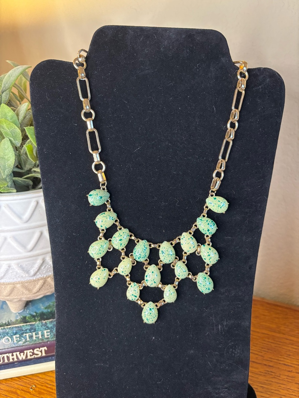 Gold & Green Speckled Bead Necklace Signed CC with 2 Pairs of Earrings